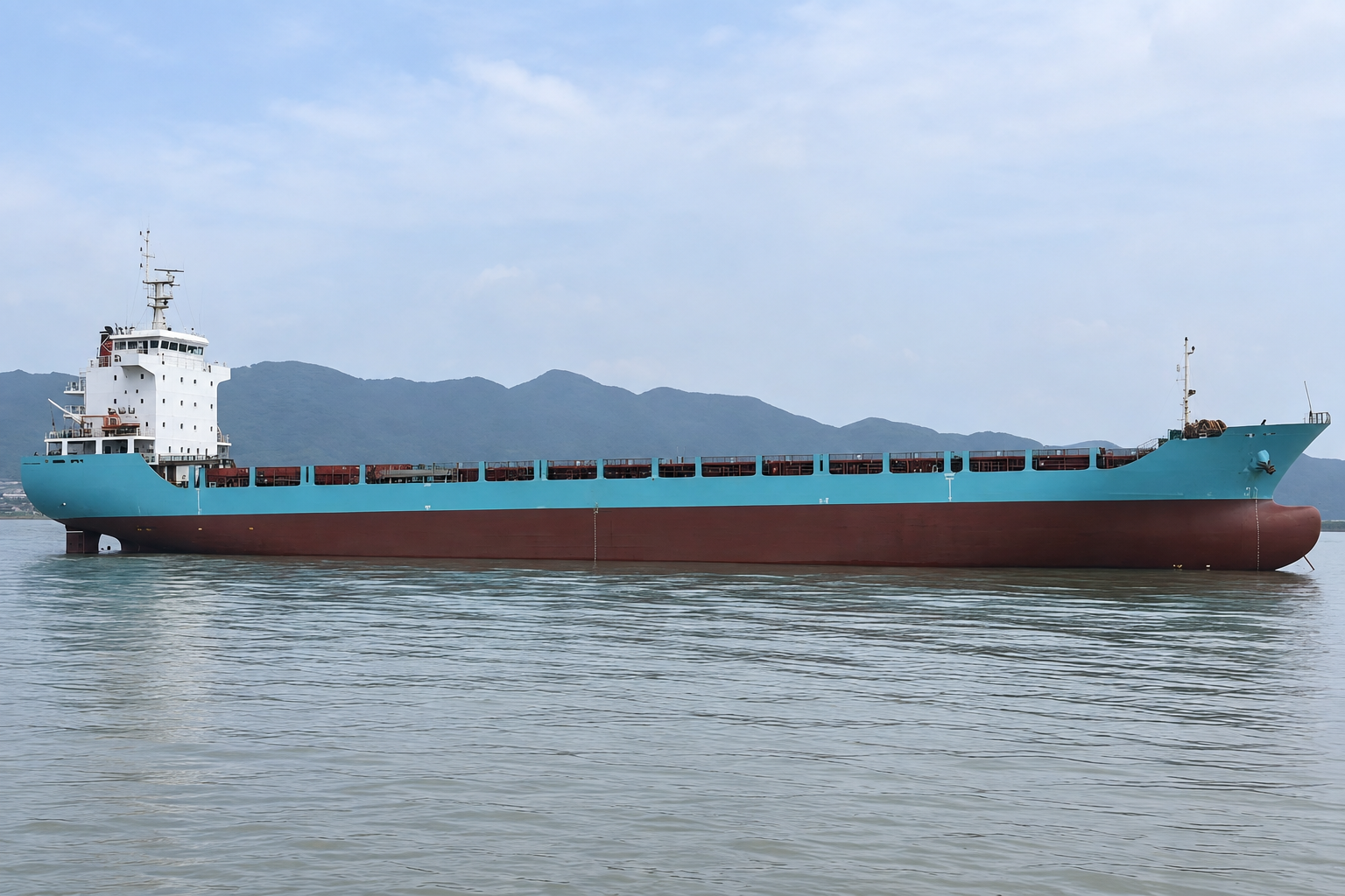 13,500 DWT 882 TEU Multipurpose Vessel - 1