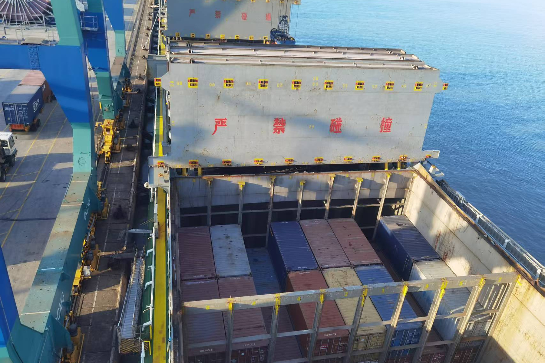 24,500 DWT 1246 TEU Multipurpose Vessel - 2