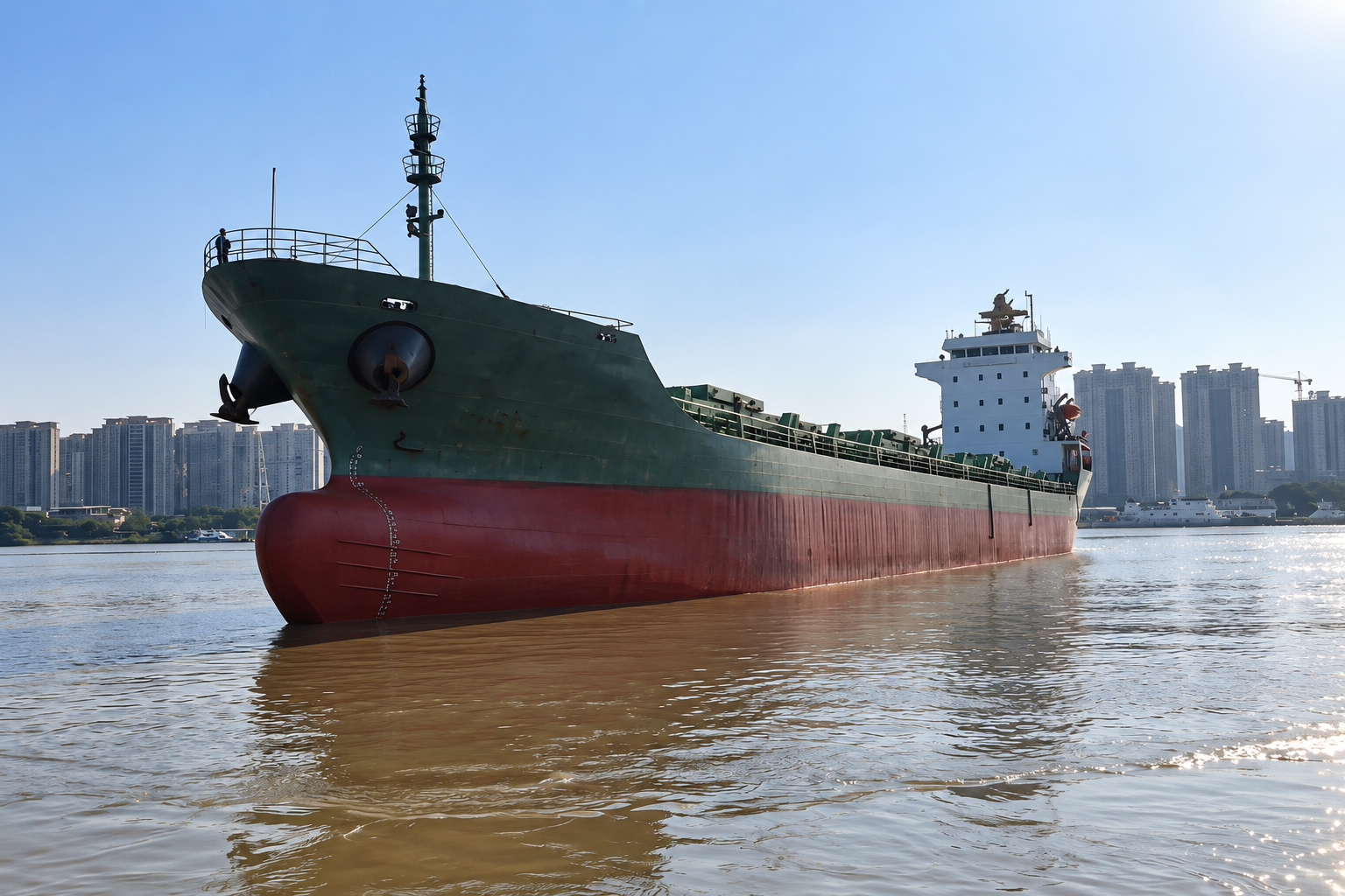 6,700 DWT 417 TEU Multipurpose Vessel - 1