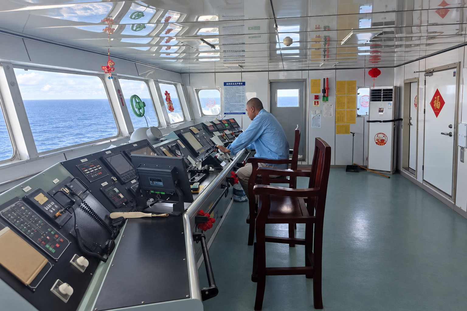 2,800 DWT Deck Barge - 2