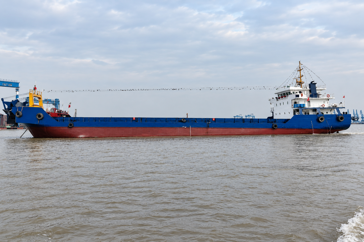2,800 DWT Deck Barge - 1
