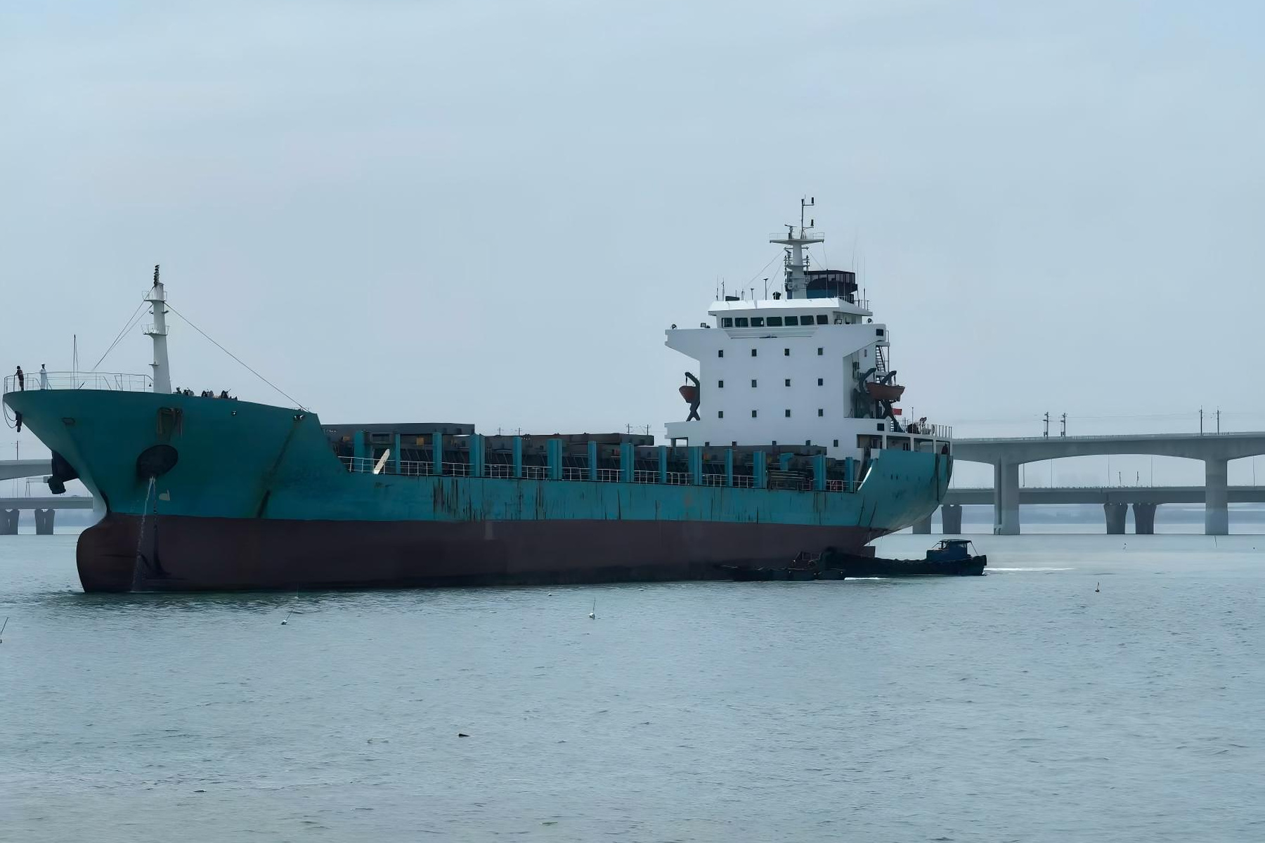 10,300 DWT 724 TEU Container Ship - 1